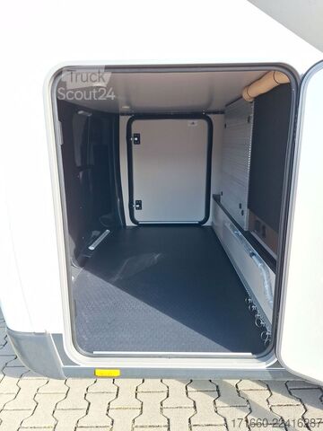 Caravana semiintegrada BÜRSTNER Signature SFT 7.1 Markise