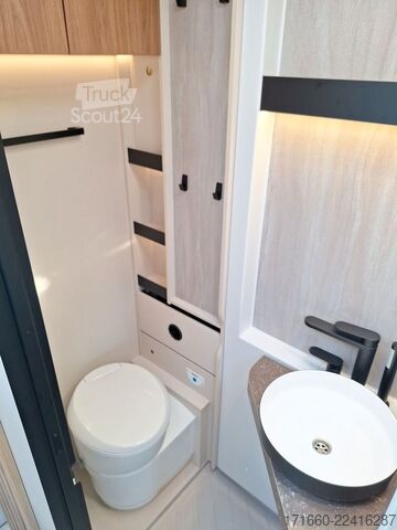 Yarı entegre karavan BÜRSTNER Signature SFT 7.1 Markise