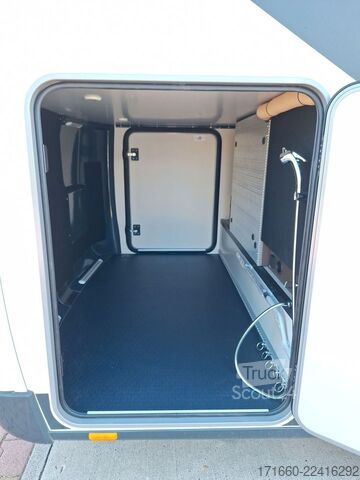 Caravana semiintegrada BÜRSTNER Signature SFT 7.1 Combi 6 E, Markise