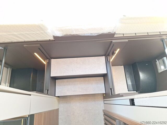 Półzintegrowany kamper BÜRSTNER Signature SFT 7.1 Combi 6 E, Markise