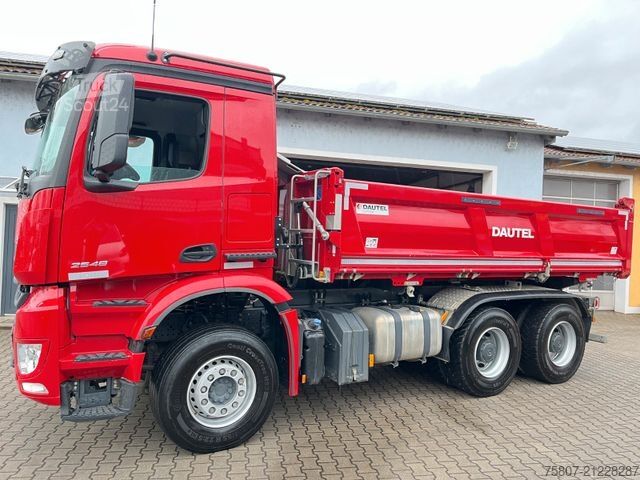Třístranný sklápěč MERCEDES-BENZ Arocs  2648 6x4 Dautel Bordmatik Retarder