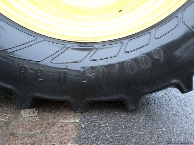 Yard tractor John Deere John Deere 6115 M  aus 1 Hand Klima Druckluft