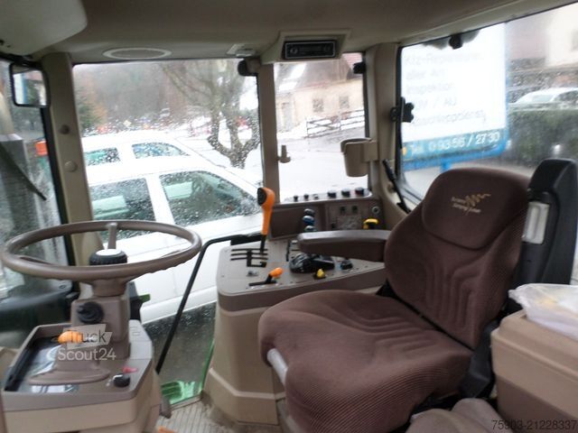 Yard tractor John Deere John Deere 6115 M  aus 1 Hand Klima Druckluft