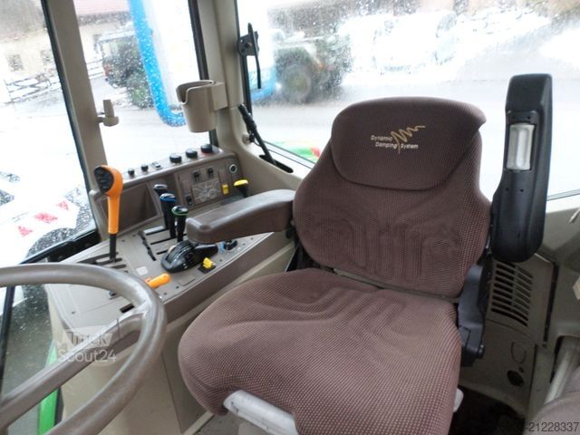 Yard tractor John Deere John Deere 6115 M  aus 1 Hand Klima Druckluft