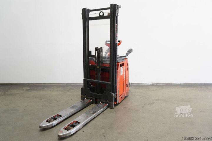 Handmatige stapelaar Linde D 12 AP 133