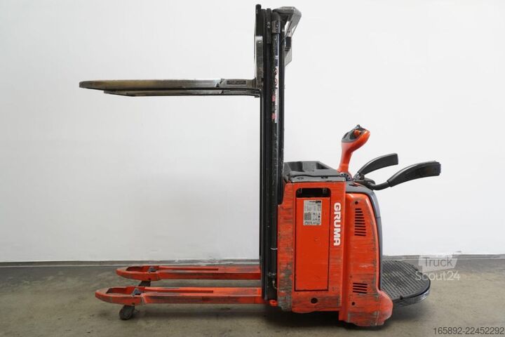 Handmatige stapelaar Linde D 12 AP 133