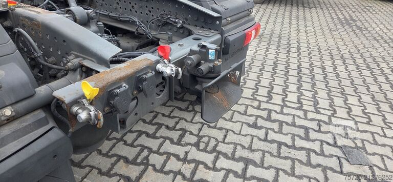 Tractora standard Mercedes-Benz 1842 LS 1. Hand AHK