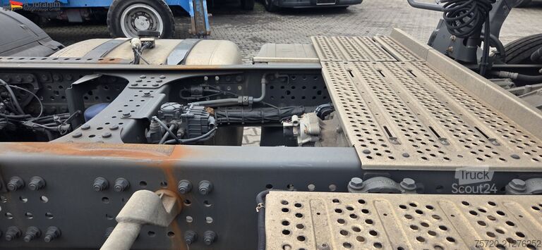 Tractora standard Mercedes-Benz 1842 LS 1. Hand AHK