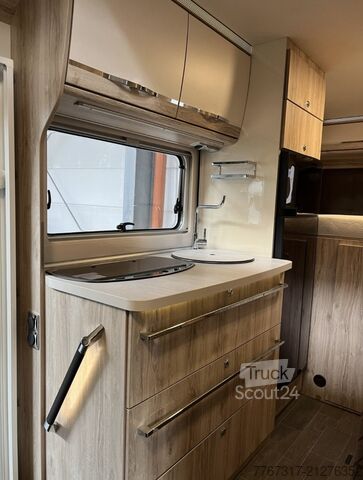 Integrirani avtodom Euramobil Integra 690 HB