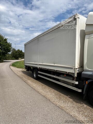 Tovorno vozilo s ravno platformo in ponjavo DAF LF 290