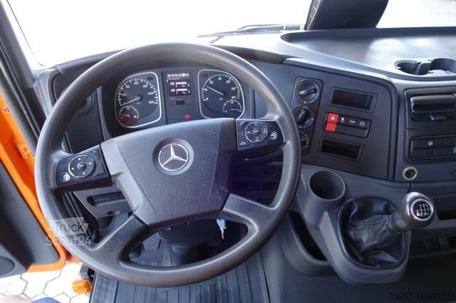 Benne tri-benne MERCEDES-BENZ 818K Atego, E6, 62TKM, 2xAHK, neue Reifen
