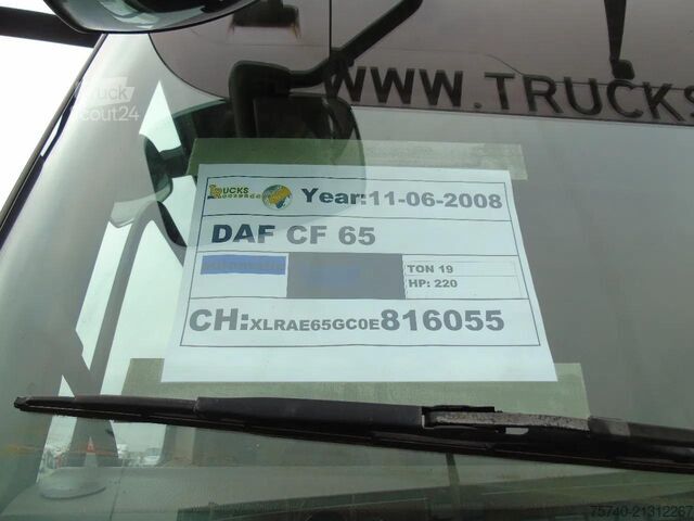 Resväska DAF CF 65.220 + LIFT