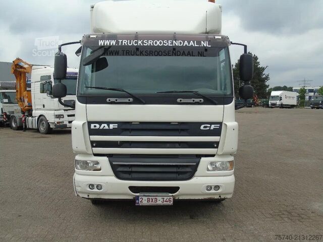 Resväska DAF CF 65.220 + LIFT
