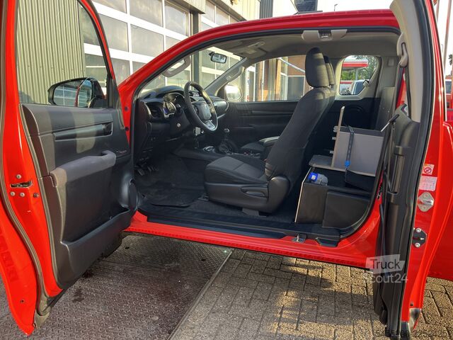Pickup Toyota HiLux 2.4 D-4D-F Xtra Cab Cool Comfort Airco Tr...