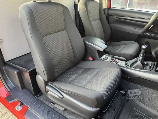 Pickup Toyota HiLux 2.4 D-4D-F Xtra Cab Cool Comfort Airco Tr...