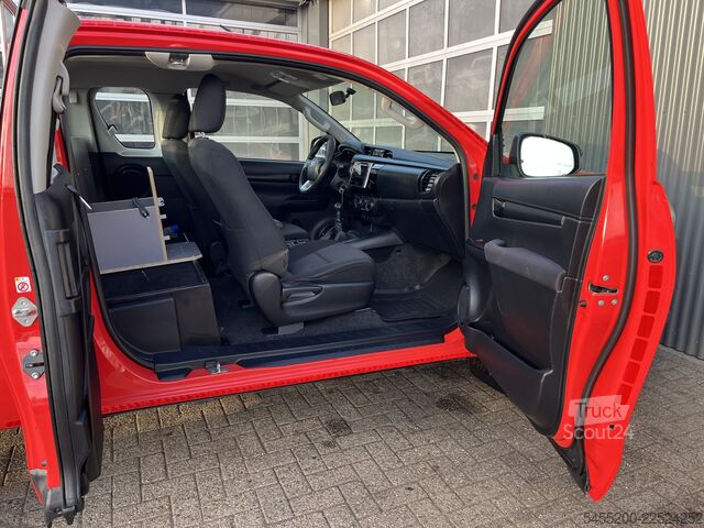 Pickup Toyota HiLux 2.4 D-4D-F Xtra Cab Cool Comfort Airco Tr...