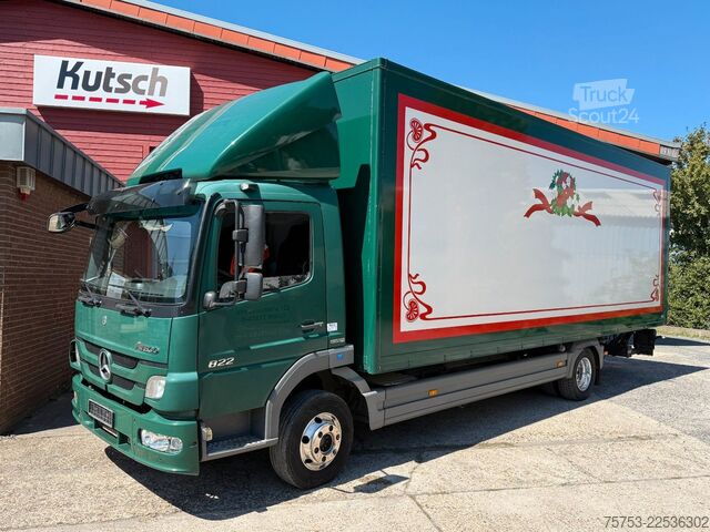 Camion caisson MERCEDES-BENZ MB 822L Iso-Koffer mit Heizung und Lbw.