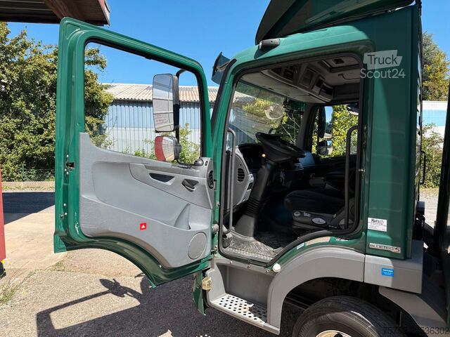 Camion caisson MERCEDES-BENZ MB 822L Iso-Koffer mit Heizung und Lbw.