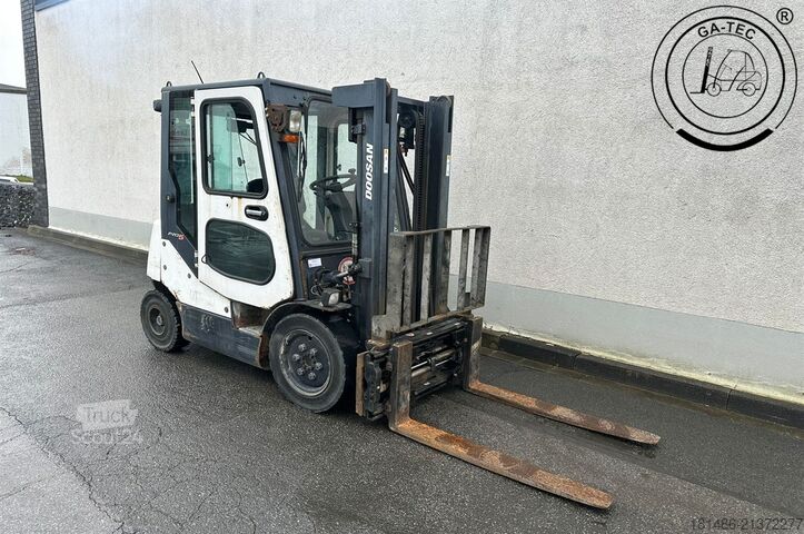 Empilhadeira diesel Doosan D25S-5