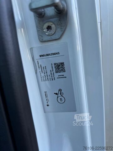 Furgoneta frigorífica IVECO Daily 35S16 Tiefkühlkoffer mit Ladebordwand