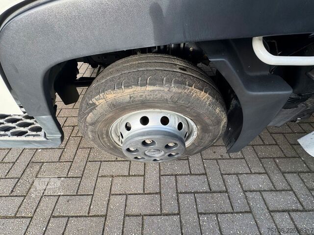 Furgons ar kasti NISSAN NT500 56.15 Koffer mit LBW*Ahk*nur 34.800 km *