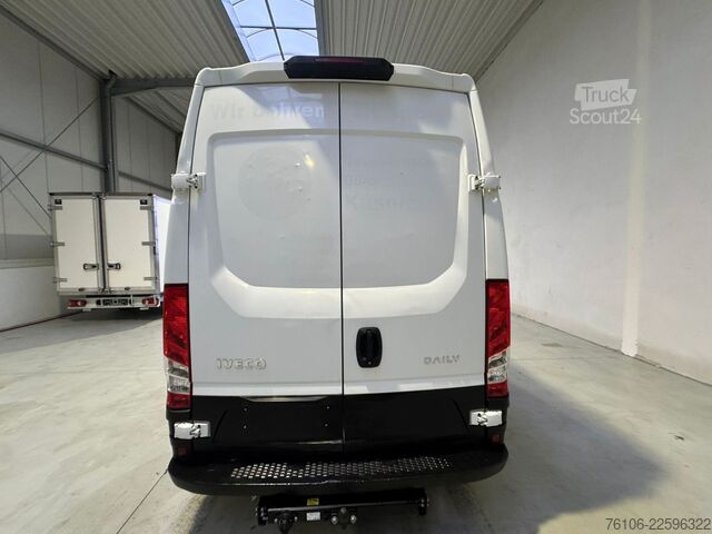 Højt tag varevogn IVECO Daily 50C18 Kastenwagen *Navi*Ahk**