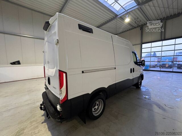 Højt tag varevogn IVECO Daily 50C18 Kastenwagen *Navi*Ahk**