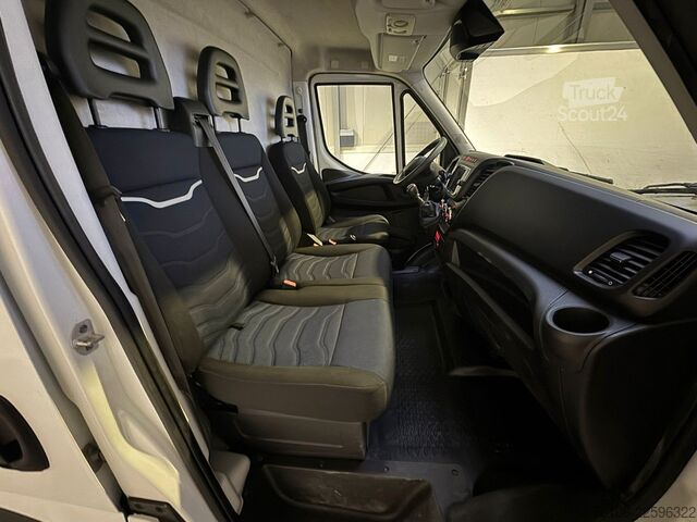 Højt tag varevogn IVECO Daily 50C18 Kastenwagen *Navi*Ahk**
