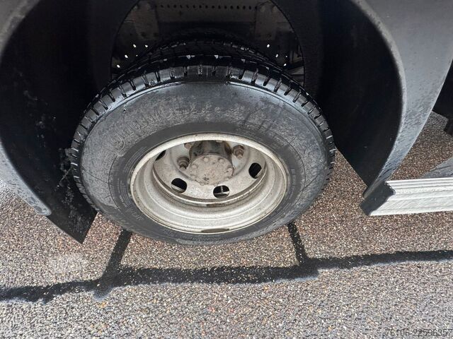Sandučar FUSO Canter 7C18 Koffer mit Ladebordwand *Klima*