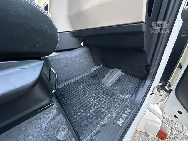 Dėžinis sunkvežimis MAN TGL 8.250 Autotransporter FFH Standklima