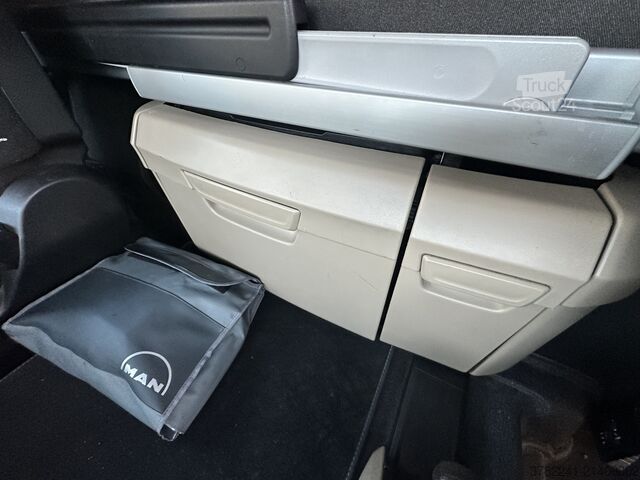 Dėžinis sunkvežimis MAN TGL 8.250 Autotransporter FFH Standklima