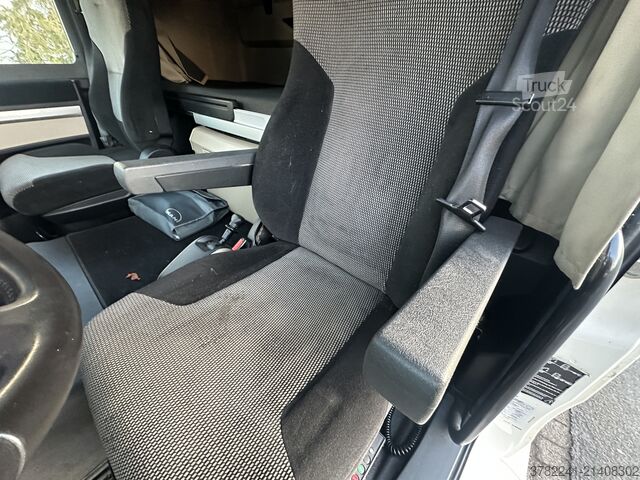 Dėžinis sunkvežimis MAN TGL 8.250 Autotransporter FFH Standklima