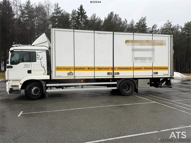 Valise MAN TGM 18.290 4x2 18 pallets box truck with lift and