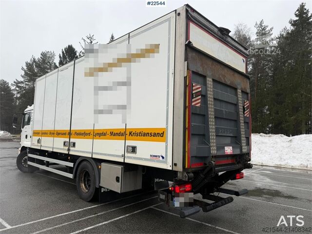 Valise MAN TGM 18.290 4x2 18 pallets box truck with lift and