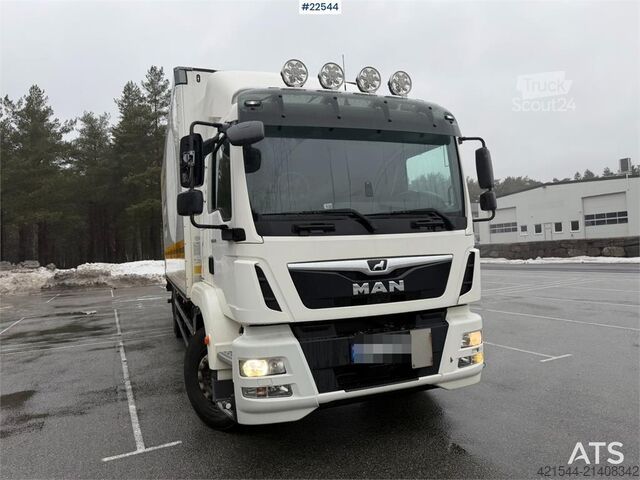 Valise MAN TGM 18.290 4x2 18 pallets box truck with lift and