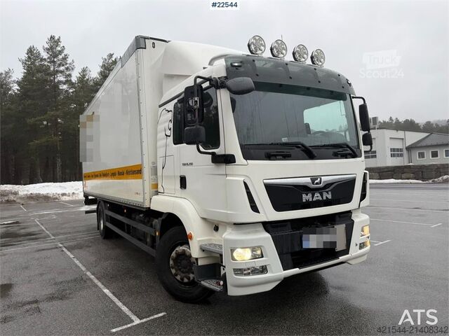 Valise MAN TGM 18.290 4x2 18 pallets box truck with lift and