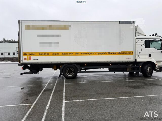 Valise MAN TGM 18.290 4x2 18 pallets box truck with lift and
