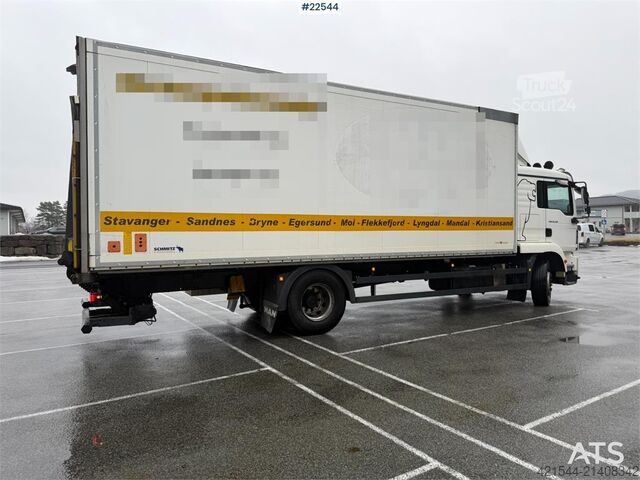 Valise MAN TGM 18.290 4x2 18 pallets box truck with lift and