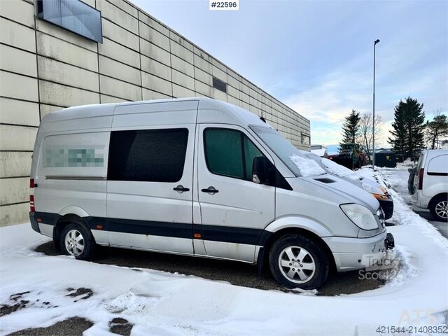 Carrinha de tejadilho alto Mercedes-Benz Sprinter 319 with interior and 2 sets of tires