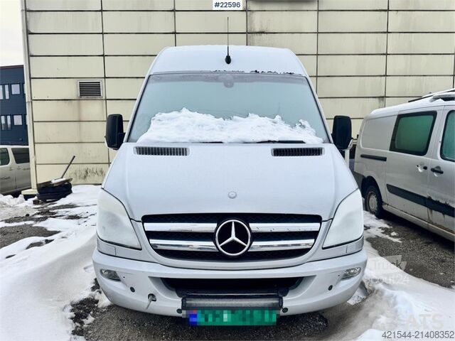 Carrinha de tejadilho alto Mercedes-Benz Sprinter 319 with interior and 2 sets of tires
