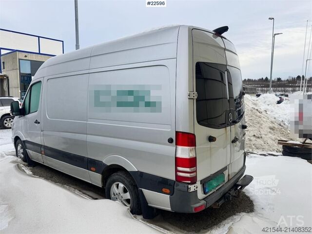 Carrinha de tejadilho alto Mercedes-Benz Sprinter 319 with interior and 2 sets of tires