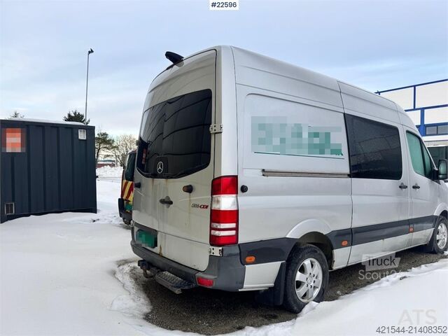 Carrinha de tejadilho alto Mercedes-Benz Sprinter 319 with interior and 2 sets of tires