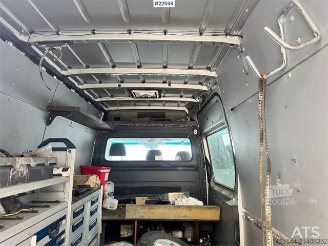 Carrinha de tejadilho alto Mercedes-Benz Sprinter 319 with interior and 2 sets of tires