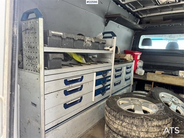 Carrinha de tejadilho alto Mercedes-Benz Sprinter 319 with interior and 2 sets of tires