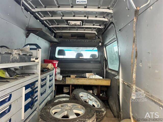 Carrinha de tejadilho alto Mercedes-Benz Sprinter 319 with interior and 2 sets of tires