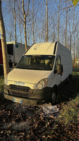 Dobozos furgon IVECO Daily 35
