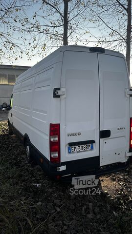 Dobozos furgon IVECO Daily 35