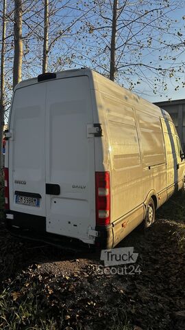 Fourgon tôlé IVECO Daily 35
