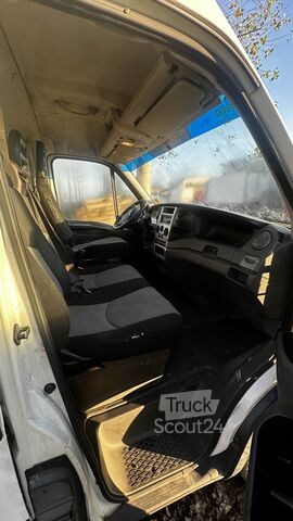 Fourgon tôlé IVECO Daily 35