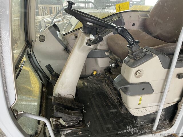 Kolesni bager New Holland MH 2.6